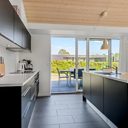 Kody - 400m From The Sea By Interhome